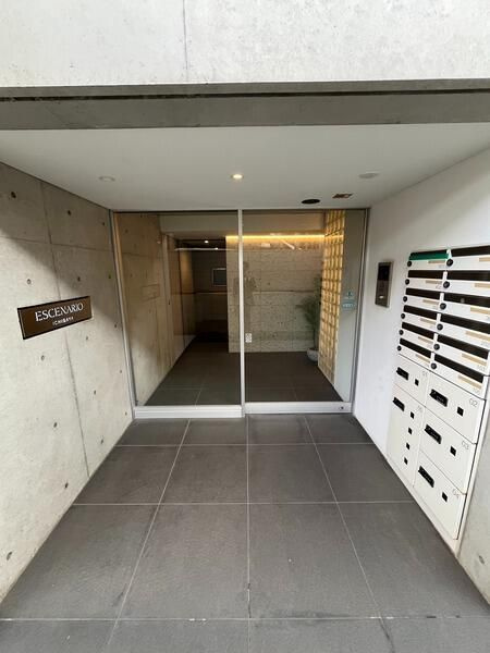 エスセナーリオ市ヶ谷のエントランス|エスセナーリオ市ヶ谷