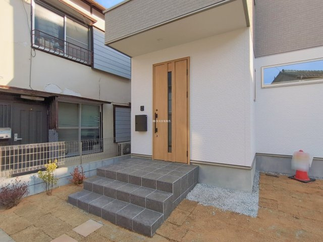 富士見市上沢３丁目の新築一戸建の玄関