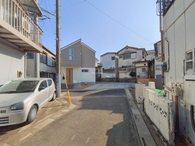 富士見市上沢３丁目の新築一戸建の前面道路含む現地写真