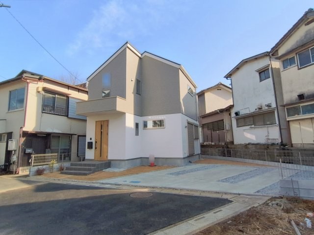 富士見市上沢３丁目の新築一戸建の外観|来客時にもうれしい並列駐車2台可能です。