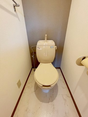 宝塚市安倉南４丁目の賃貸マンションのトイレ