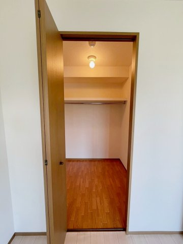 宝塚市安倉南４丁目の賃貸マンションの収納