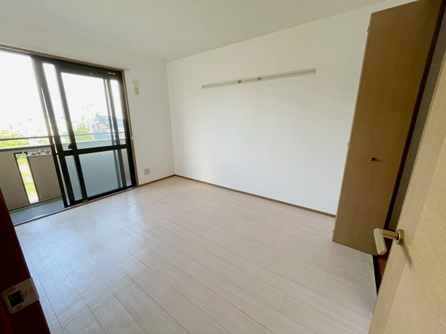 宝塚市安倉南４丁目の賃貸マンションの居間・リビング
