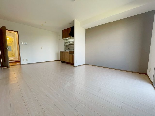 宝塚市安倉南４丁目の賃貸マンションの居間・リビング