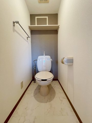 宝塚市安倉南４丁目の賃貸マンションのトイレ