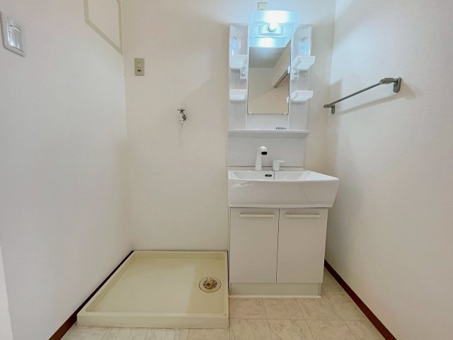 宝塚市安倉南４丁目の賃貸マンションの洗面所