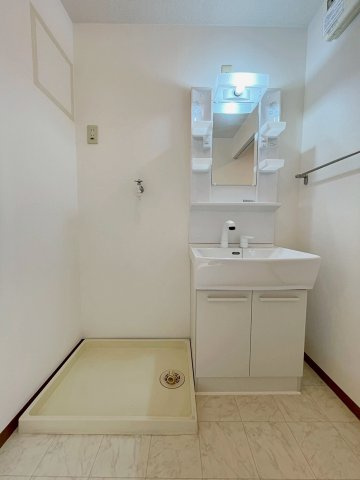 宝塚市安倉南４丁目の賃貸マンションの洗面所