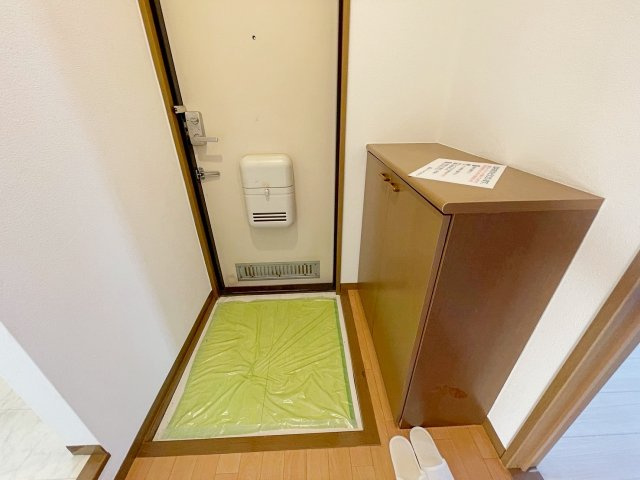 宝塚市安倉南４丁目の賃貸マンションの玄関