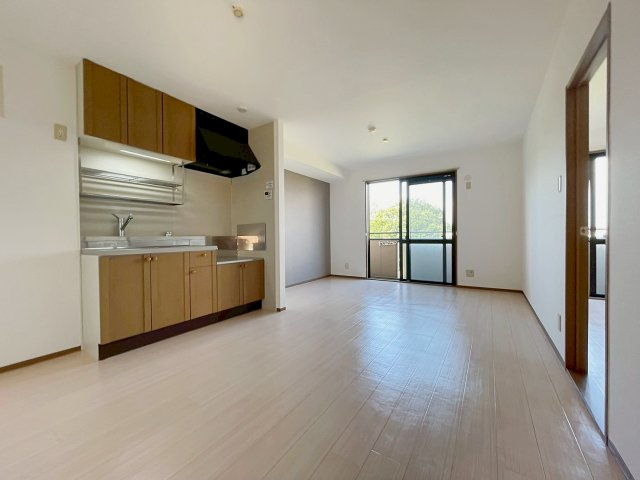宝塚市安倉南４丁目の賃貸マンションの居間・リビング