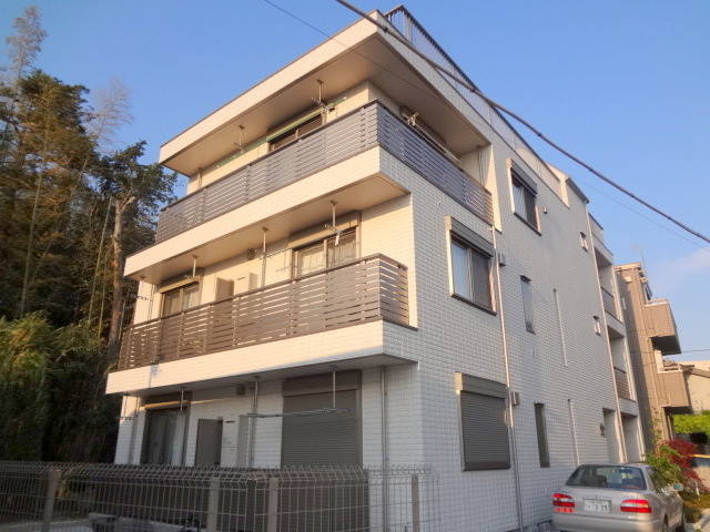 ヴォーグ　イーストの外観|3階建てのマンション