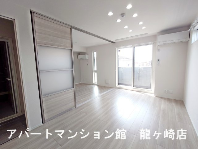 セレウィータ栄町の居間・リビング