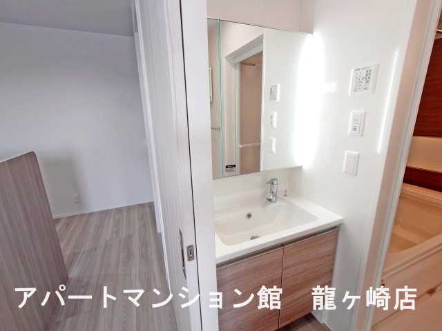 セレウィータ栄町の独立洗面台