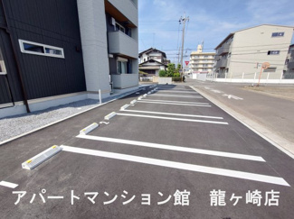 【駐車場】