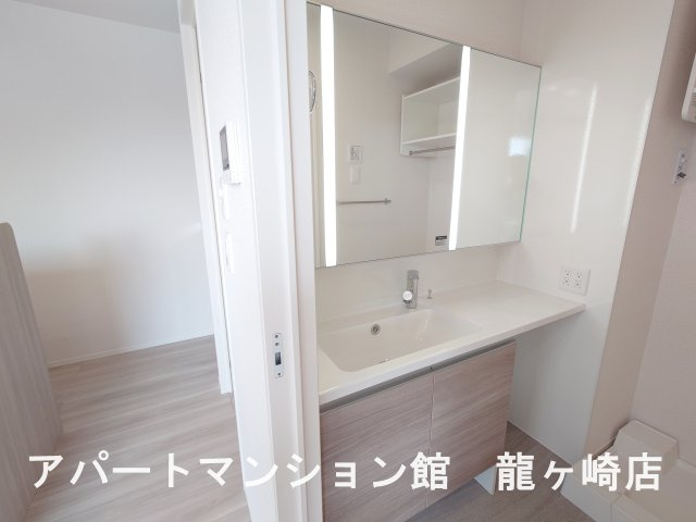 セレウィータ栄町の独立洗面台