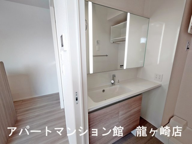 セレウィータ栄町の独立洗面台