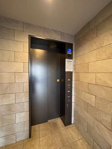 グレース桂川の玄関