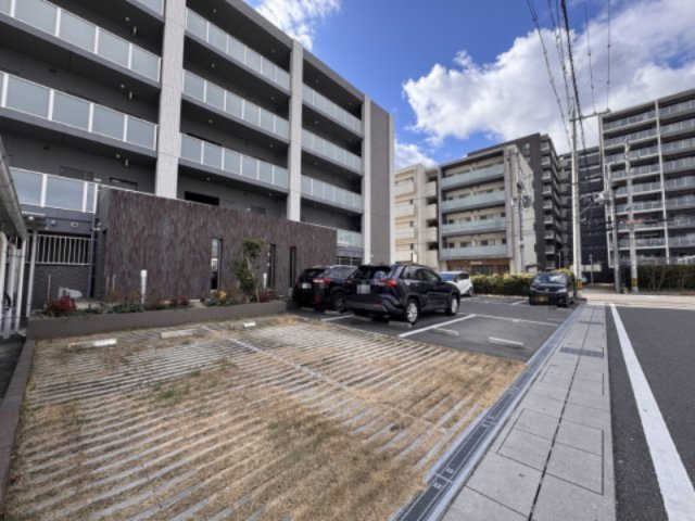 グレース桂川の駐車場