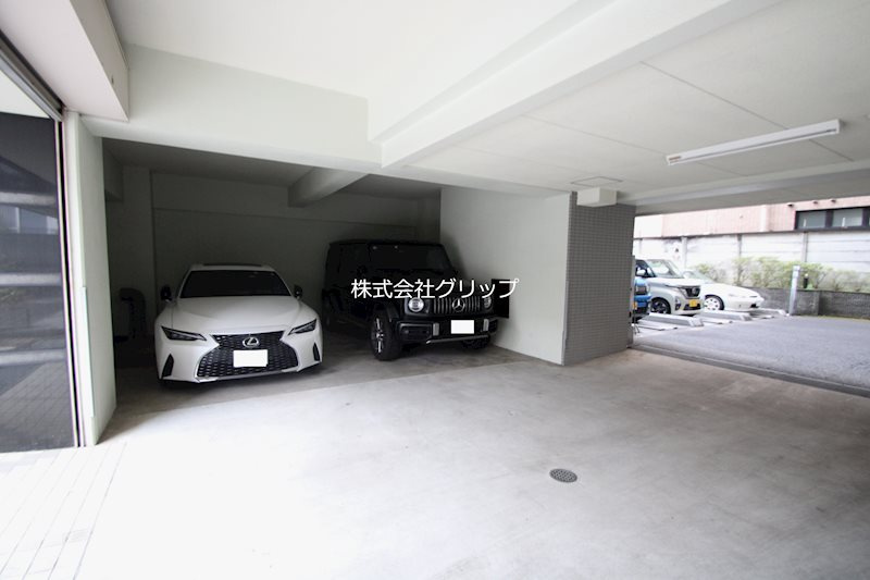 グリフィン横浜・反町公園の駐車場