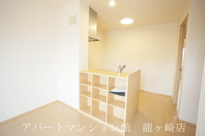 【設備】 | Cerejeira（セレシェイラ） A | 室内物干し（雨の日などに重宝します）・エアコン