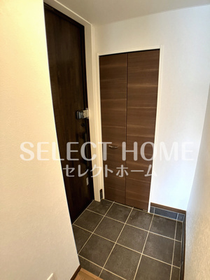 【玄関】 | リーブルシャンブレットC | 収納もある玄関です