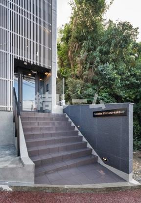 板橋区志村２丁目の賃貸マンションのエントランス