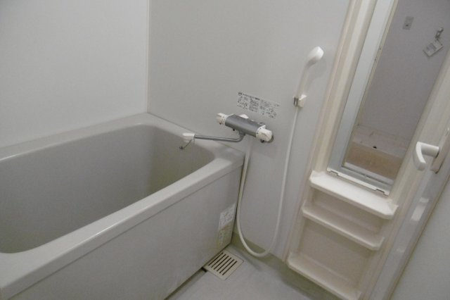 【浴室】 | Ｇｒｅｅｎｗｉｃｈ　Ｈｏｕｓｅ | 日々の疲れを癒すお風呂付です（同物件別室の写真です）