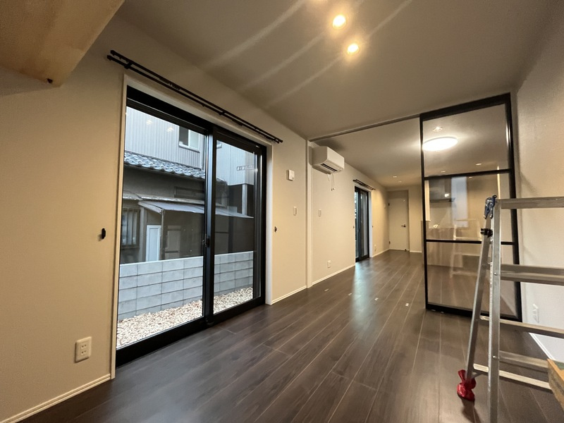 調布市国領町５丁目のアパートの洋室