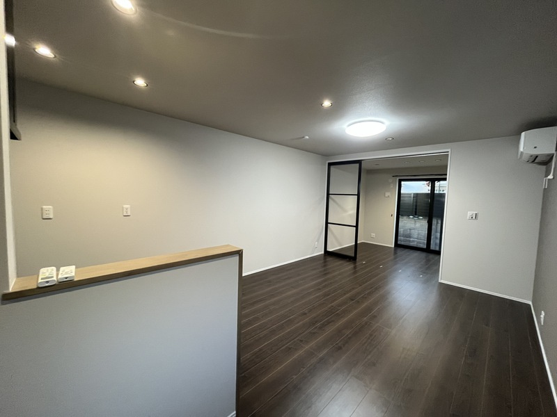 調布市国領町５丁目のアパートの洋室