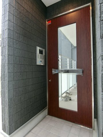 リブリ・ルカーサ岡崎公園のエントランス