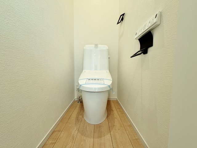 練馬区南大泉1丁目 限定1棟のトイレ|トイレは1階・2階にございます
温水洗浄暖房便座機能付