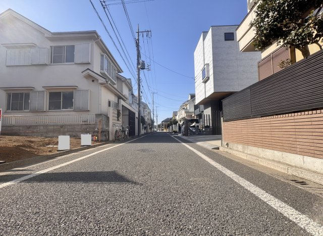 練馬区南大泉1丁目 限定1区画の前面道路含む現地写真|のびやかな5ｍ公道に面した整形地です
南大泉1丁目の落ち着いた住宅地