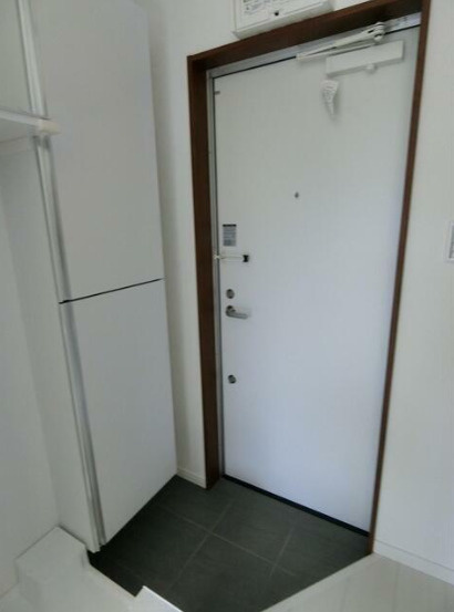 中野区本町５丁目の賃貸マンションの玄関