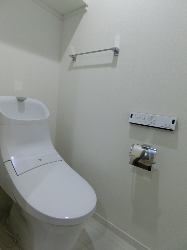 中野区本町５丁目の賃貸マンションのトイレ