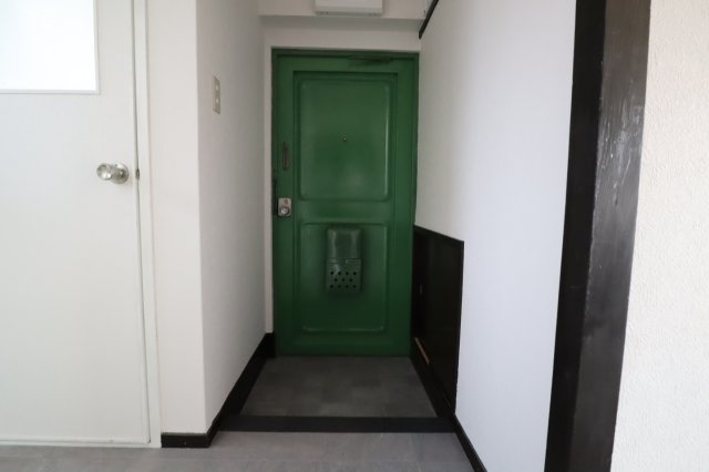 筒井ハイツの玄関