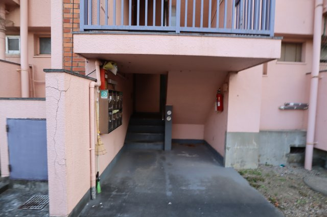 筒井ハイツのエントランス