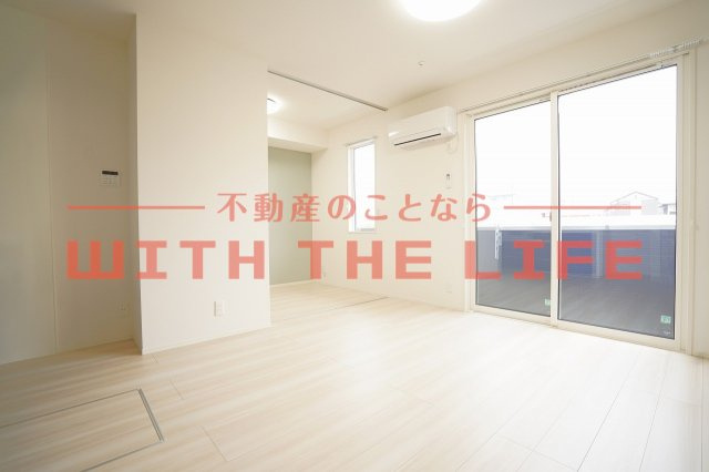 プレミエール御井【キャッシュバック対象物件】の居間・リビング|ゆったり過ごせるリビングです