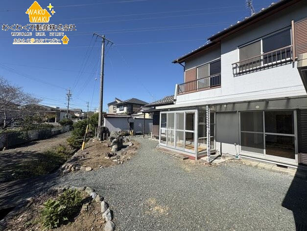 中古 戸建ての前面道路含む現地写真