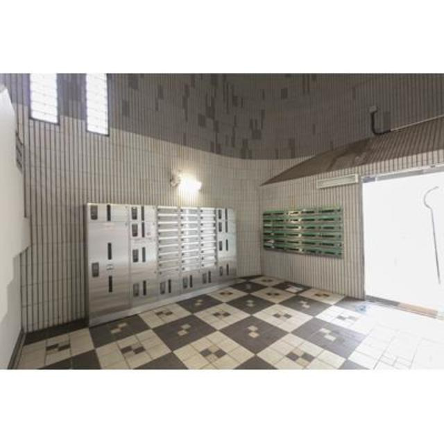 府中市若松町３丁目の賃貸マンションのロビー