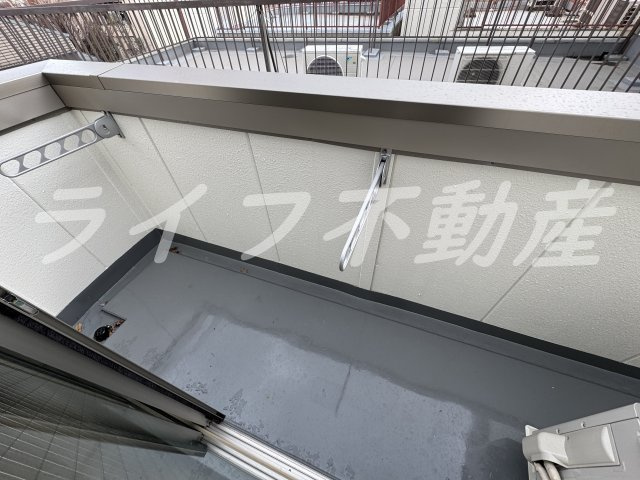 アリビラ鶴橋のバルコニー|外からの目が気にならないバルコニーで洗濯物が干せます