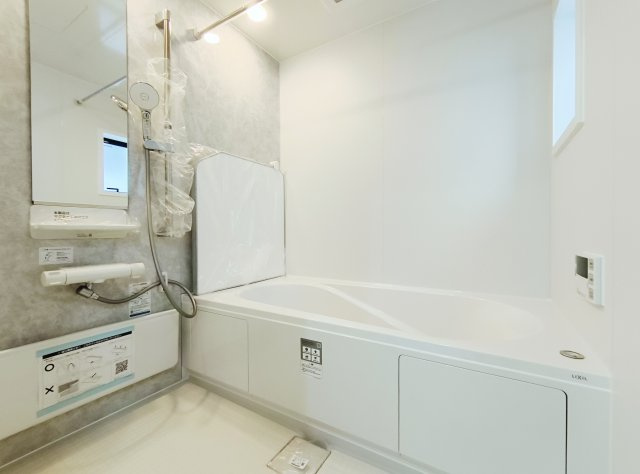 練馬区豊玉北4丁目の浴室|浴室も新規交換につき快適です
一坪タイプの浴室は足を伸ばしてゆっくりバスタイムを楽しめます