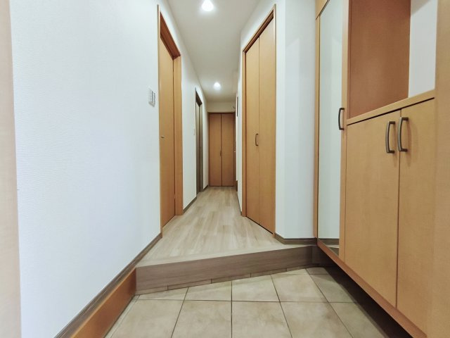 練馬区豊玉北4丁目の玄関|シューズボックス＆玄関ホール収納
便利な玄関ホールに収納を設けてます