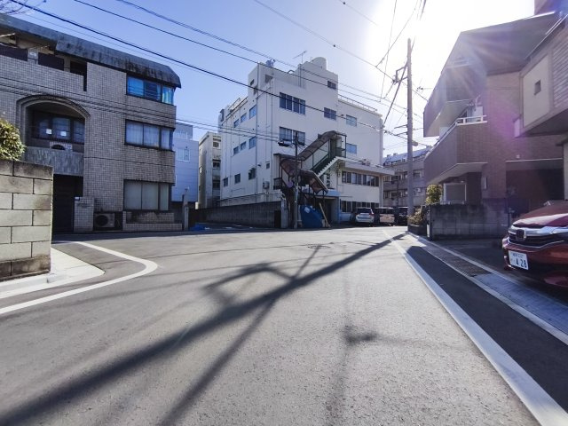 練馬区豊玉北4丁目の前面道路含む現地写真|豊玉北4丁目の落ち着いた住宅地
東側公道に面してます
幅員も6ｍ以上あるので駐車も気軽にできます