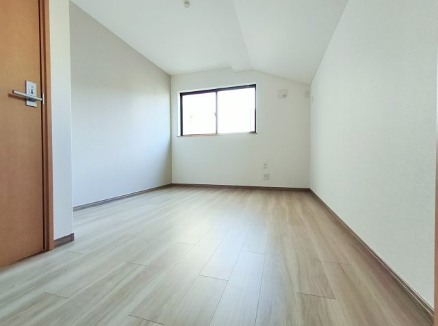 練馬区豊玉北4丁目の洋室|3階5.7帖洋室は2面開口の明るく快適な洋室です