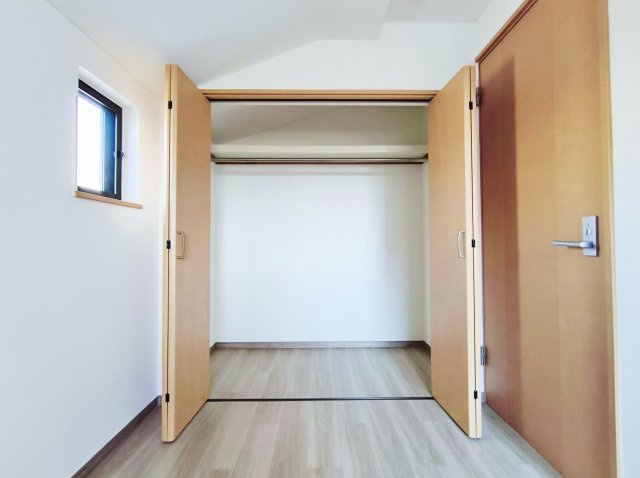 練馬区豊玉北4丁目の収納|3階5.7帖収納.
壁面ワイドな収納が魅力的です