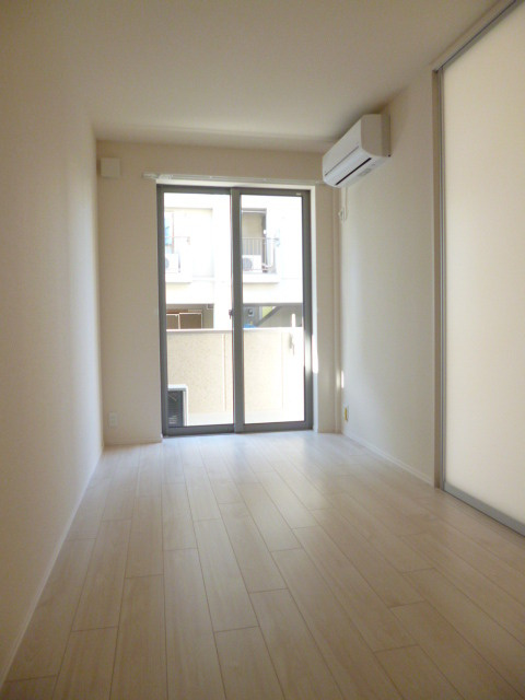 Ｂｒｉｌｌｅｒ ｇｌｙｃｉｎｅｓ（ブリエグリシーヌ）の洋室|★フローリングの居室★