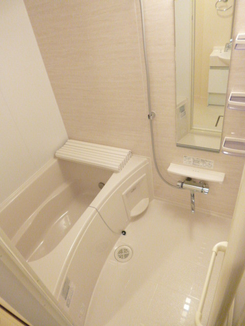 Ｂｒｉｌｌｅｒ ｇｌｙｃｉｎｅｓ（ブリエグリシーヌ）の浴室|★追焚・乾燥機付のゆったりとしたバスルーム★