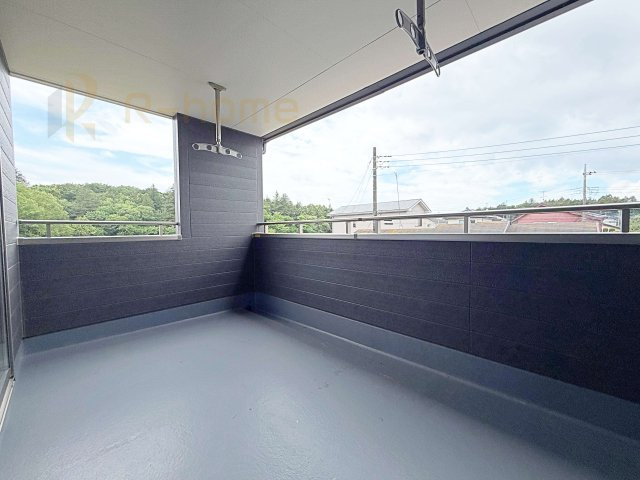 小美玉市納場第4　新築戸建て　1号棟のバルコニー|急な雨でも安心のインナーバルコニー♪忙しいご夫婦も大満足♪
