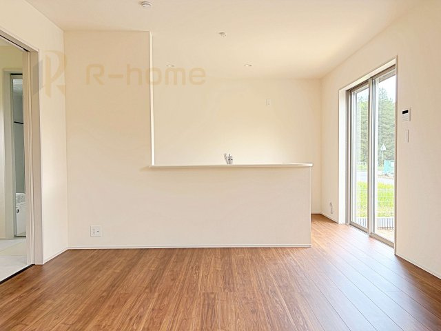小美玉市納場第4　新築戸建て　1号棟のキッチン|リビングで遊ぶお子様にも目が届くカウンターキッチン！