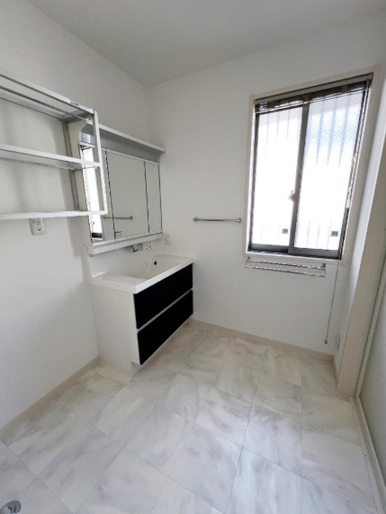 赤松町2丁目貸家の洗面所