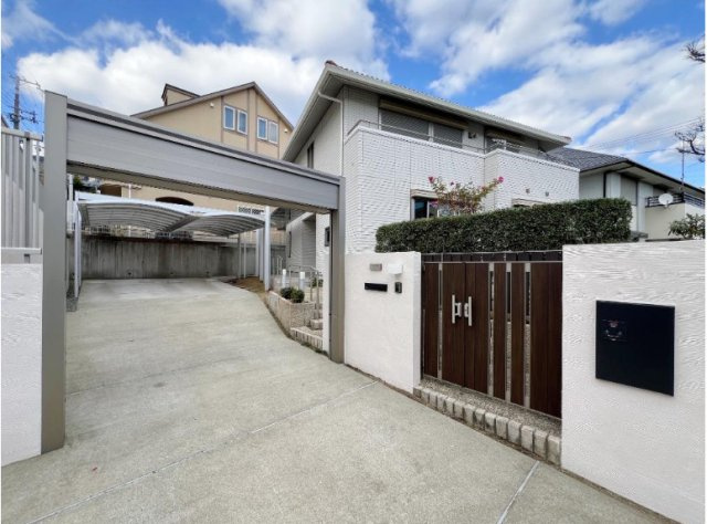 赤松町2丁目貸家の駐車場